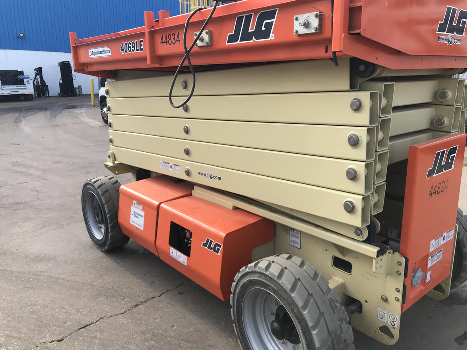 2019 JLG 4069LE