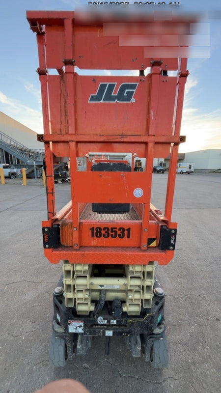 2021 JLG ES1932