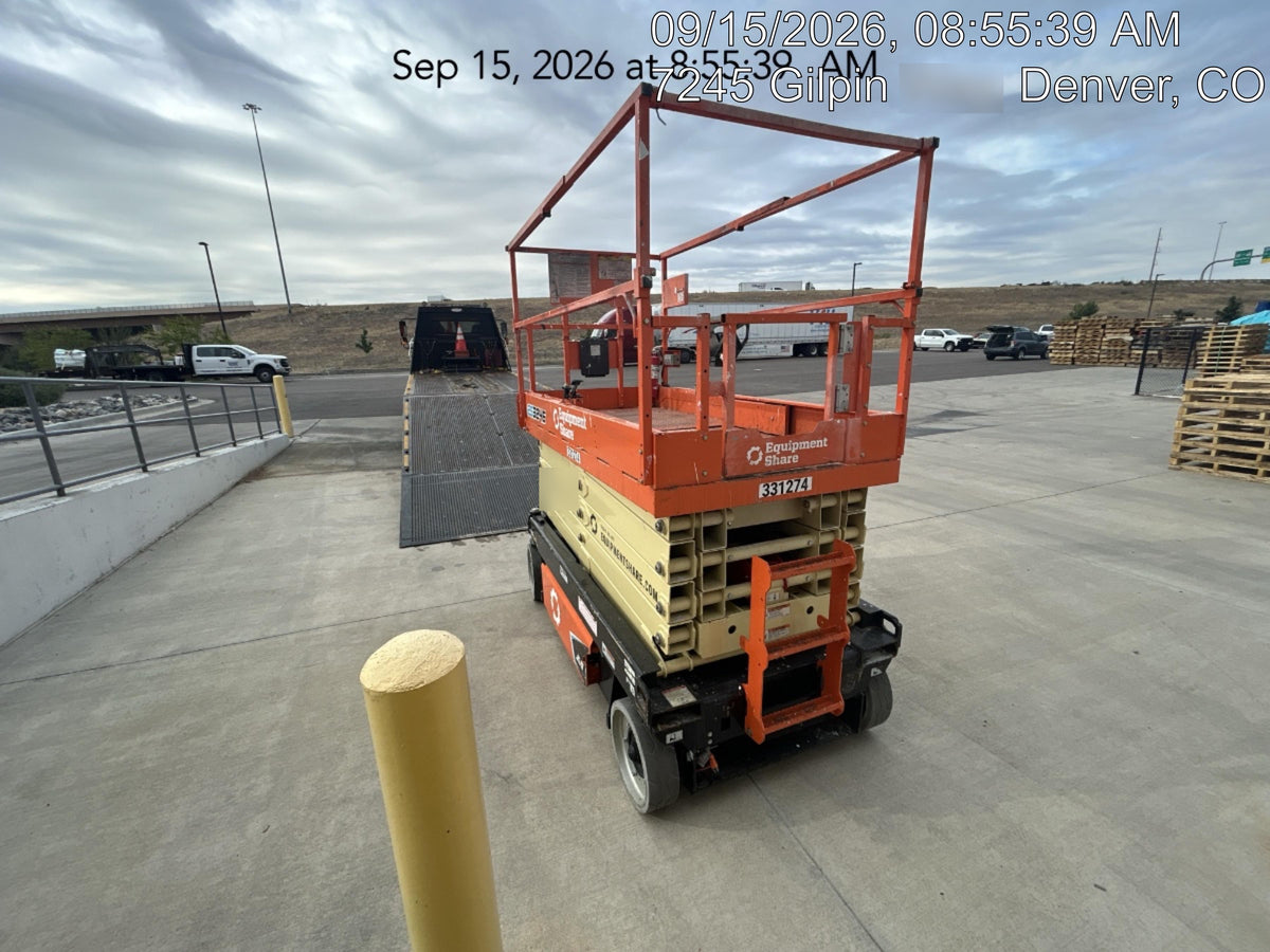 2023 JLG ES3246
