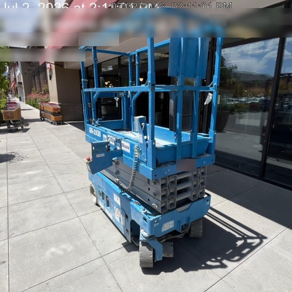 2020 Genie GS-1930 Solid Non Marking Tires, Beacon, Folding rails with half height swing gate, 800W Inverter