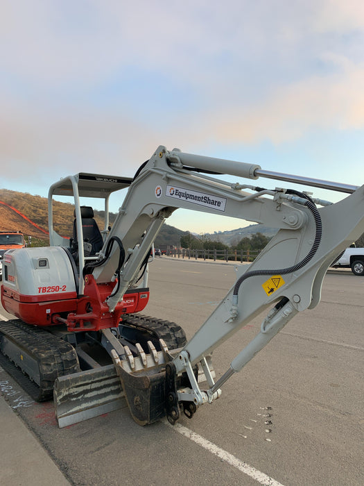 2021 TAKEUCHI TB250-2R
