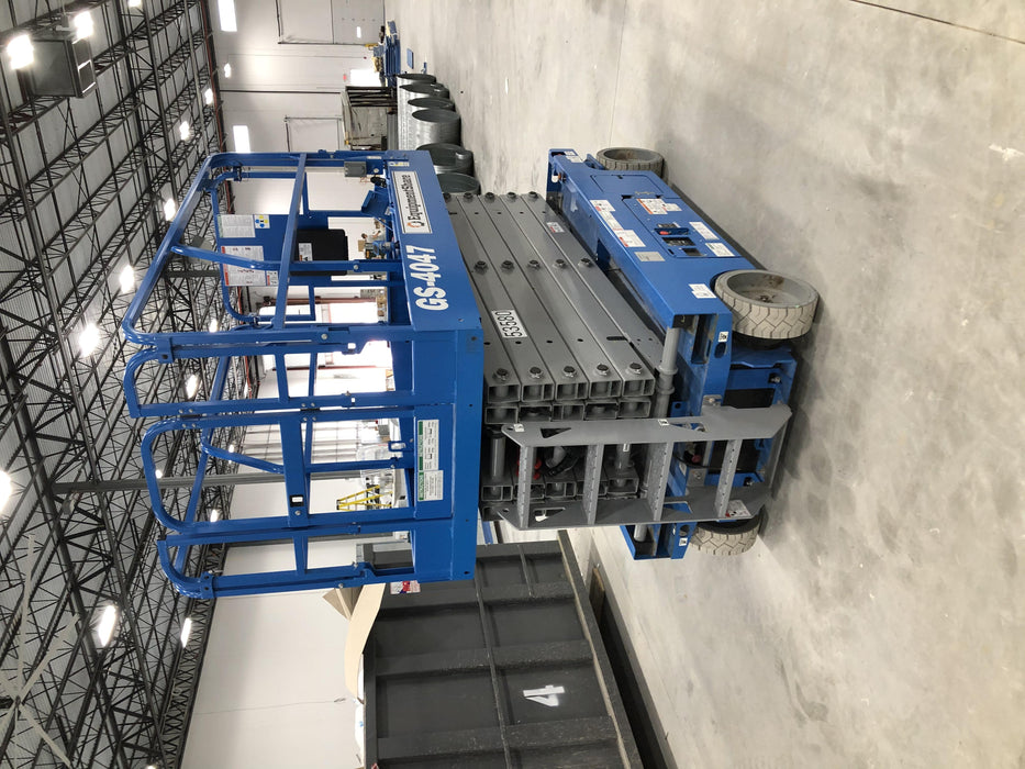 2019 Genie GS-4047 Folding rails with half height swing gate