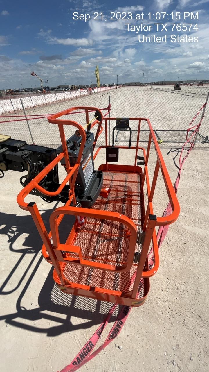 2023 JLG 600S