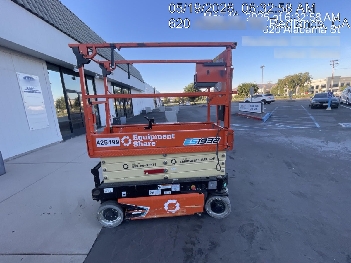 2024 JLG ES1932