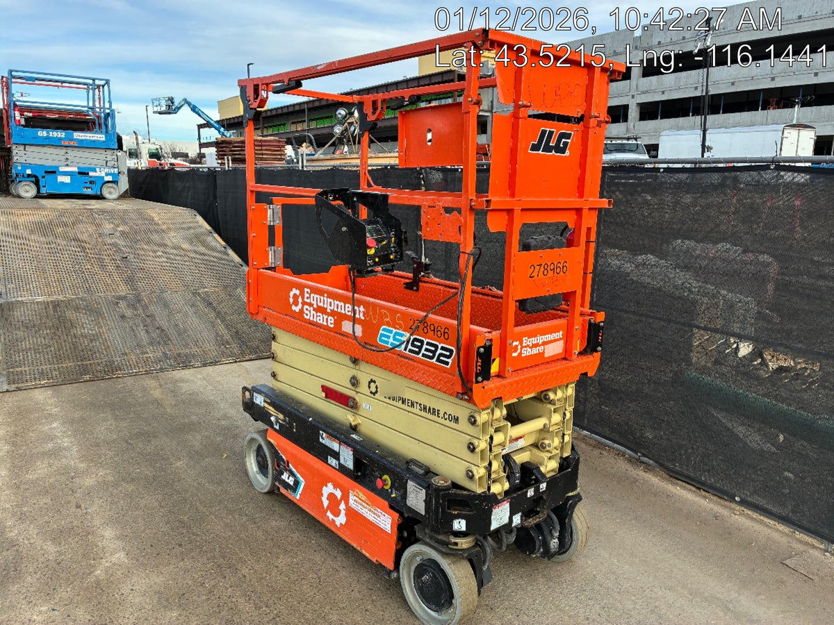 2022 JLG ES1932