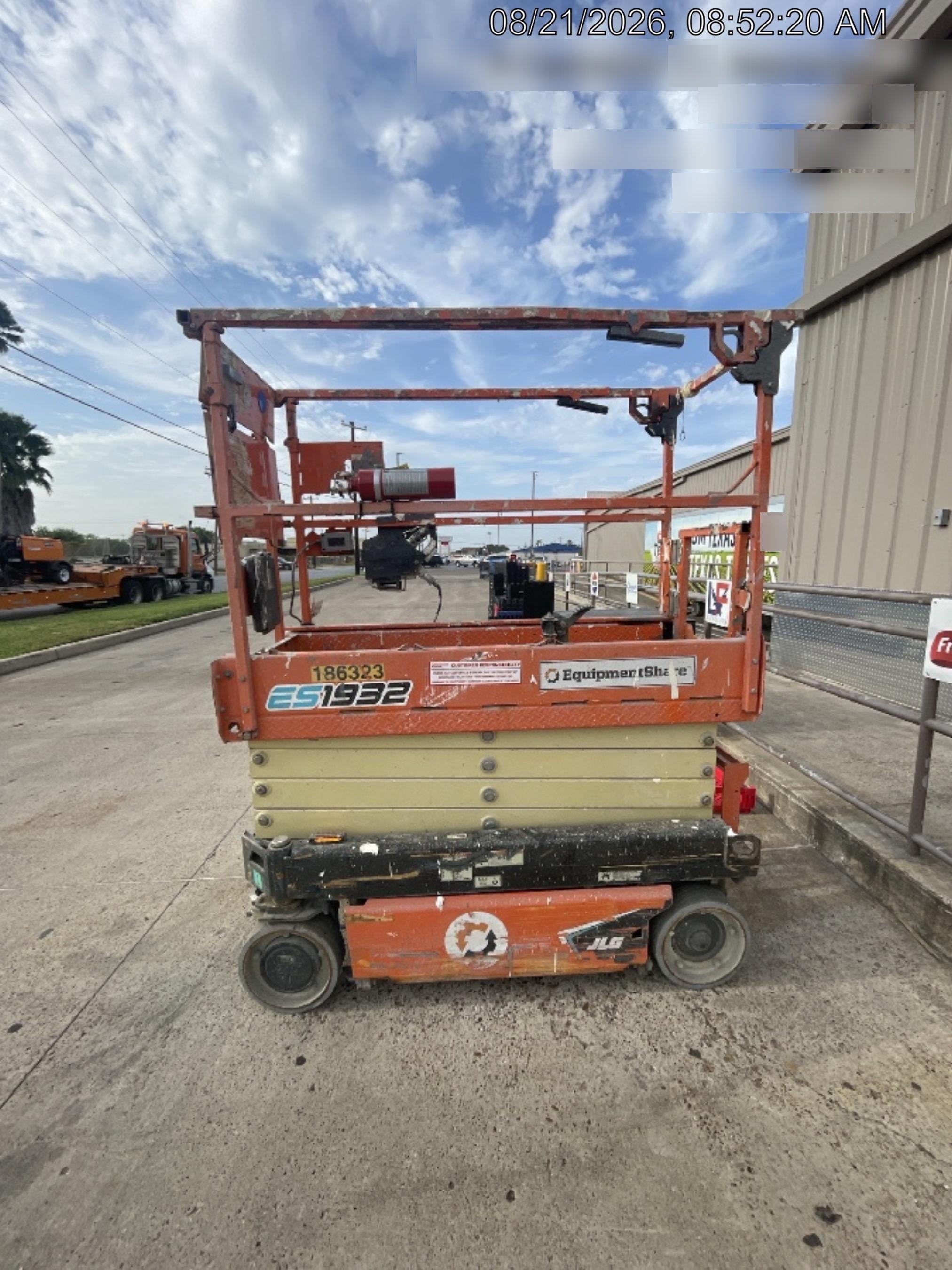 2021 JLG ES1932
