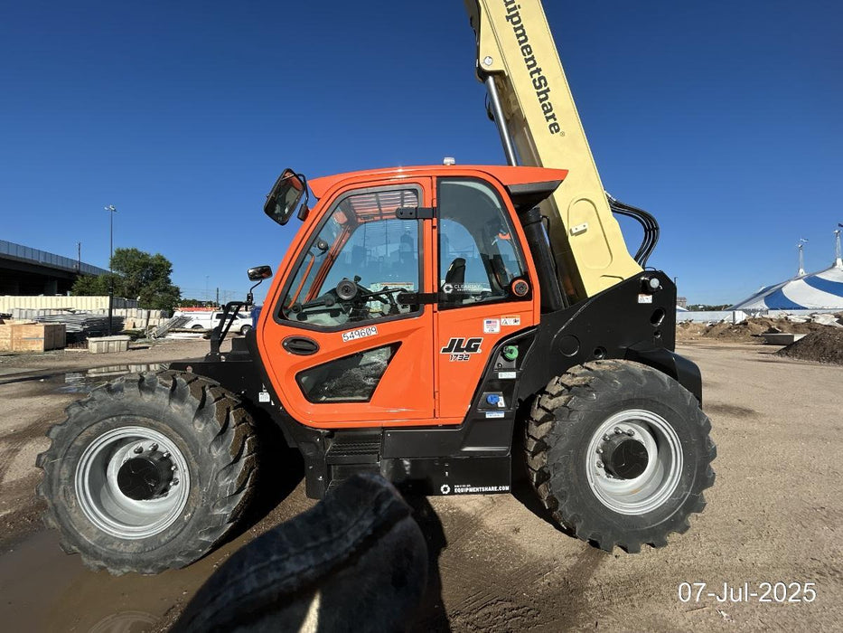 2025 JLG 1732
