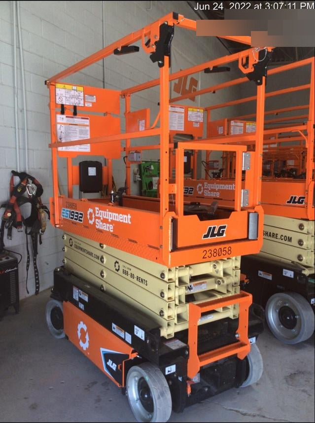 2022 JLG ES1932
