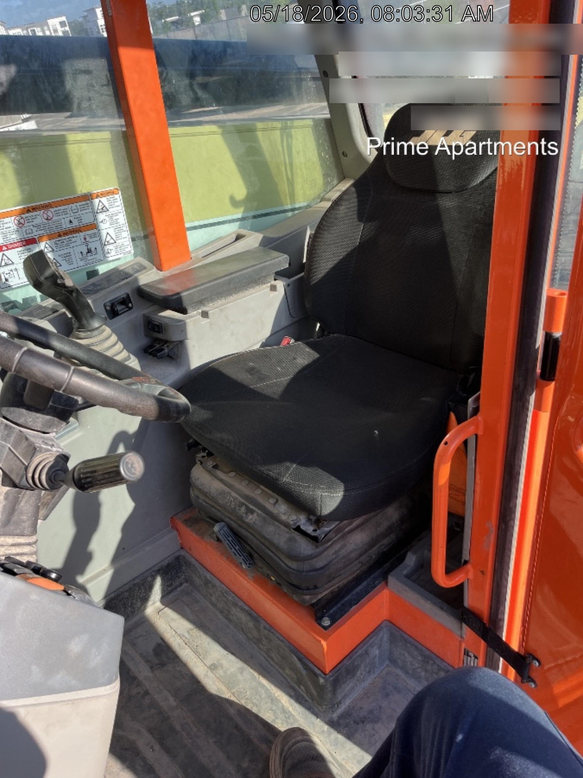2023 JLG 1075