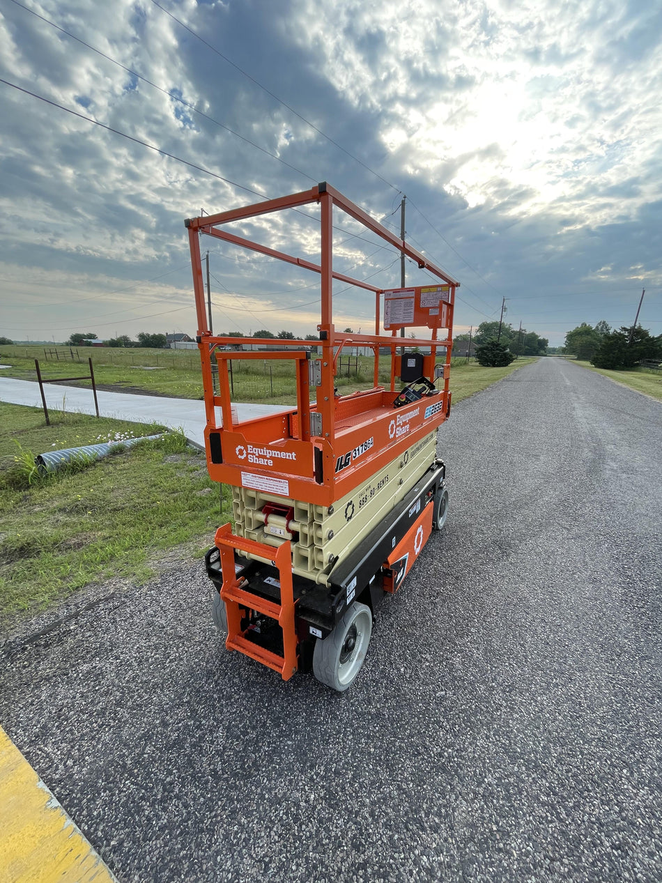 2023 JLG ES2632