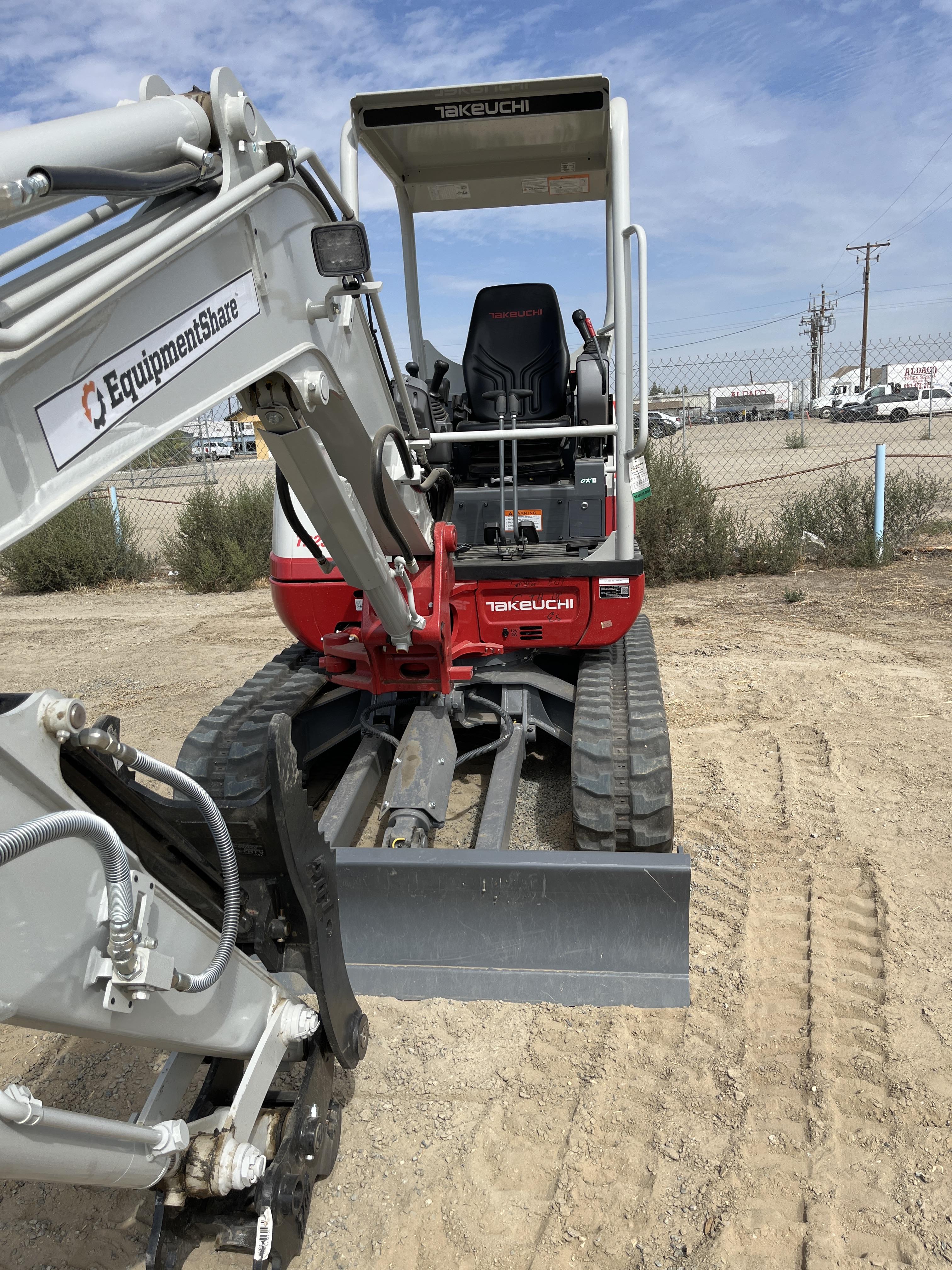 2024 TAKEUCHI TB235-2R