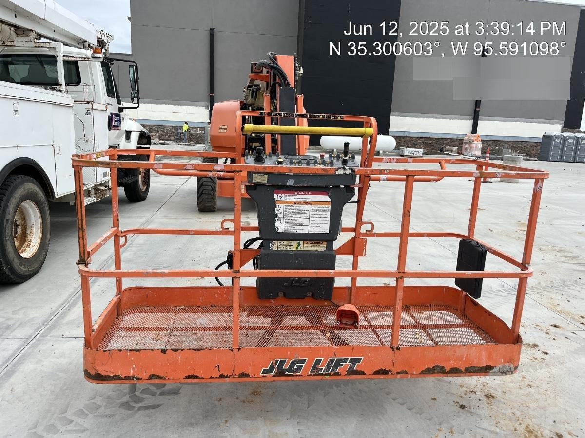 2019 JLG 660SJ