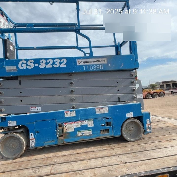 2020 Genie GS-3232 Standard, Folding half height swing gate, 800W Inverter