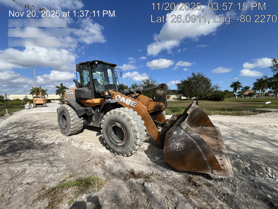 2018 Case 821G CLOSED CAB, 1 FUNCTION, JRB 418 STYLE HYD COUPLER