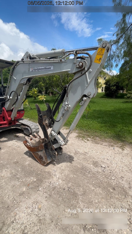 2022 TAKEUCHI TB235-2R