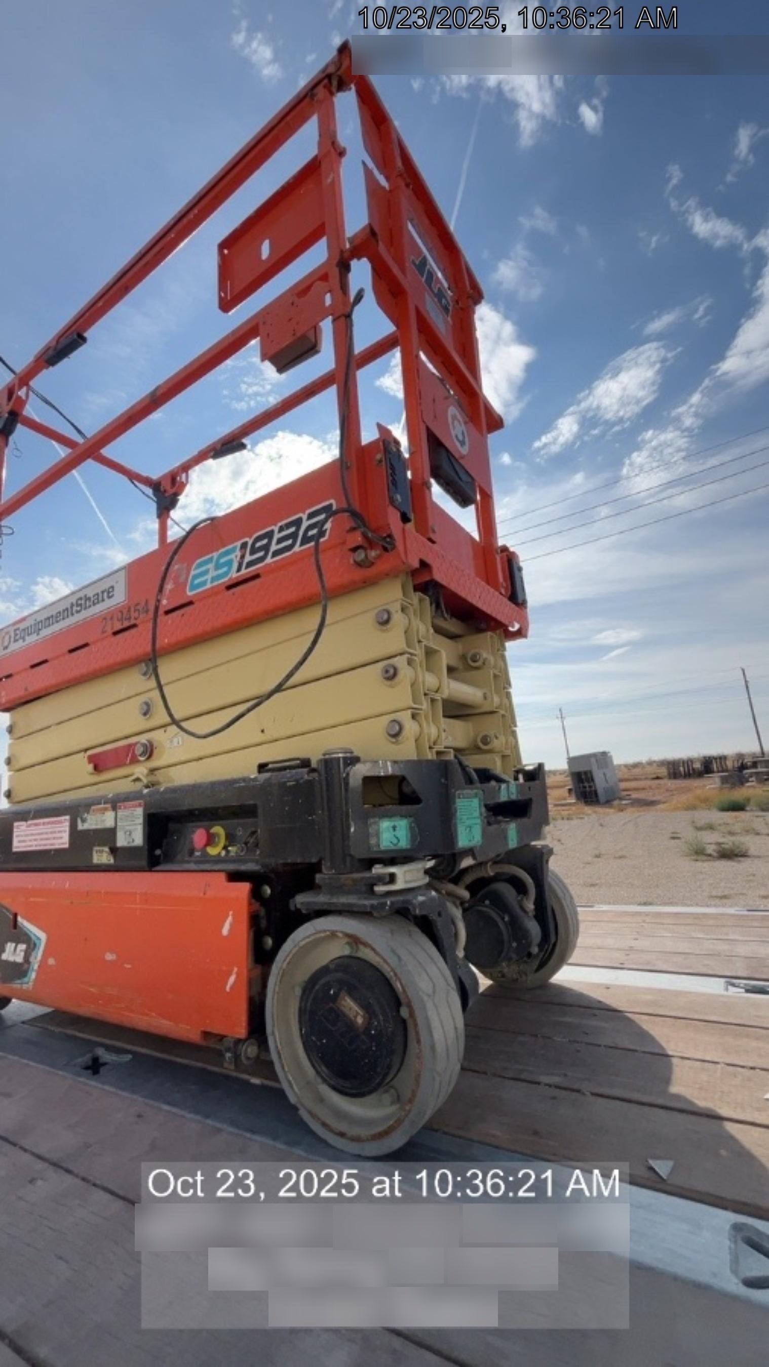 2022 JLG ES1932