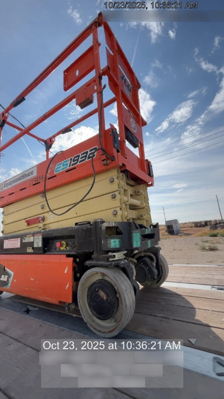 2022 JLG ES1932