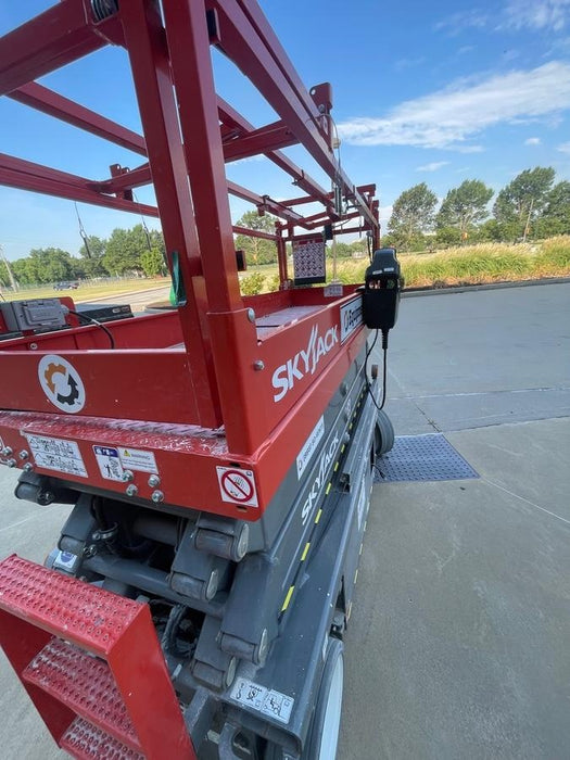 2018 Skyjack SJIII-3219 Skyjack SJIII3219 Scissor Lift w/Trojan Batteries