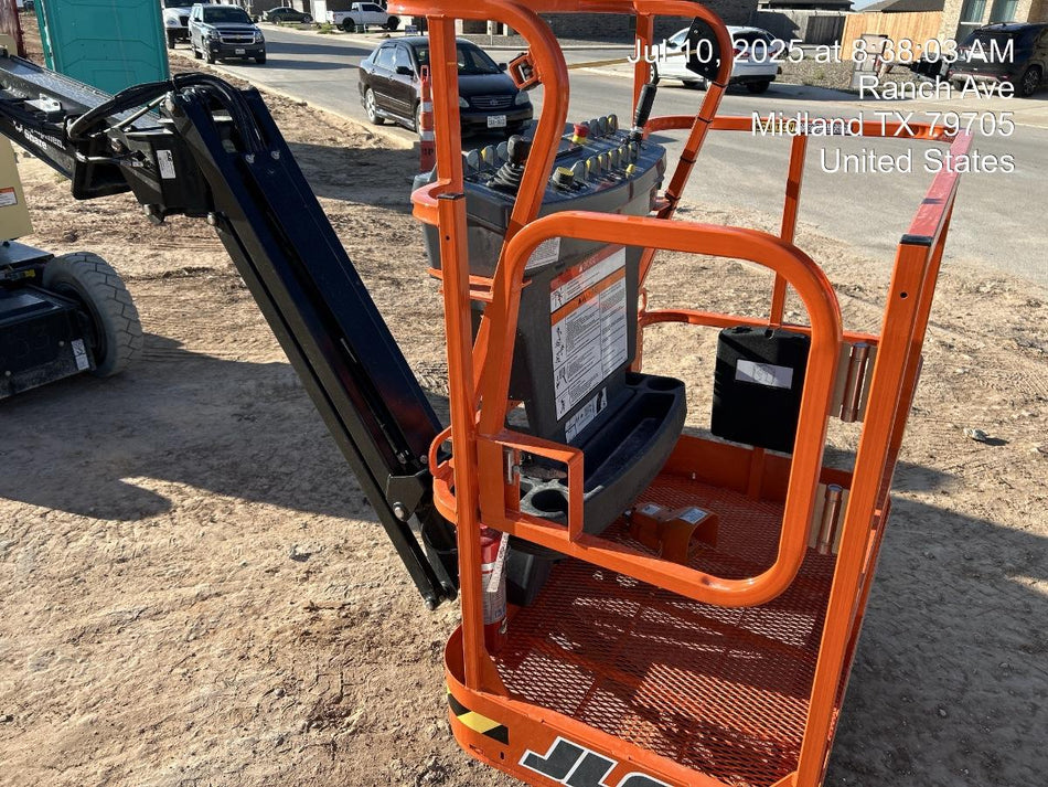 2025 JLG E300AJP