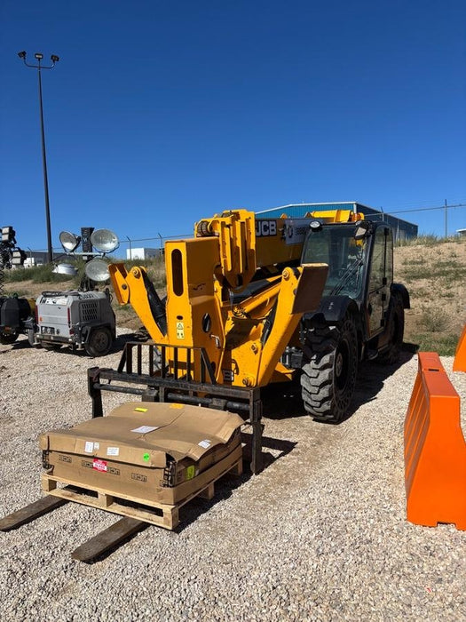 2019 JCB 512-56 Cab/Heat/Air, 109 HP, Solid Tires, STD Worklight, Beacon, Aux Hydraulics, Lifting Eye, Back up Alarm w/66" Carriage/60" Forks