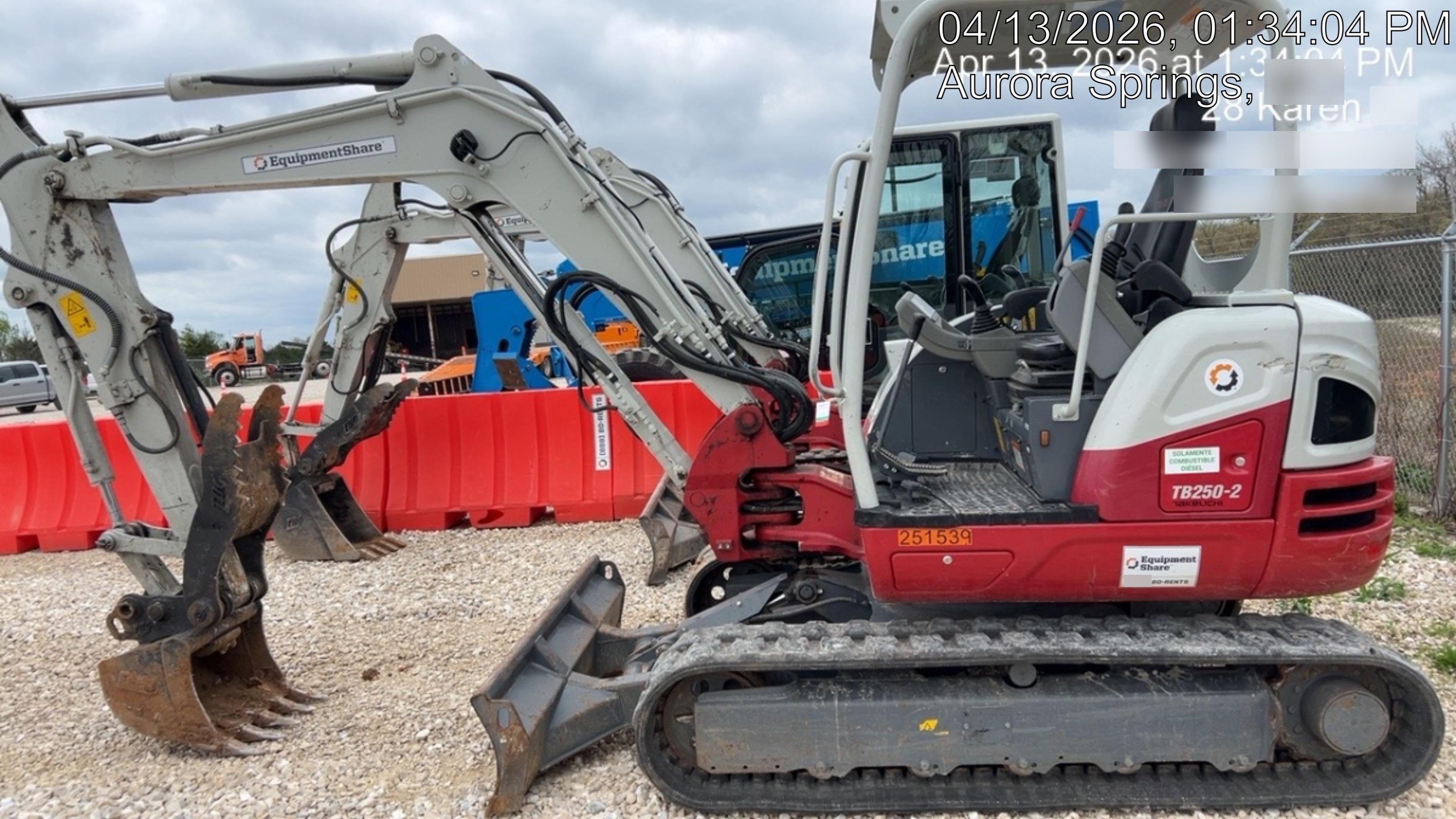 2022 TAKEUCHI TB250-2R