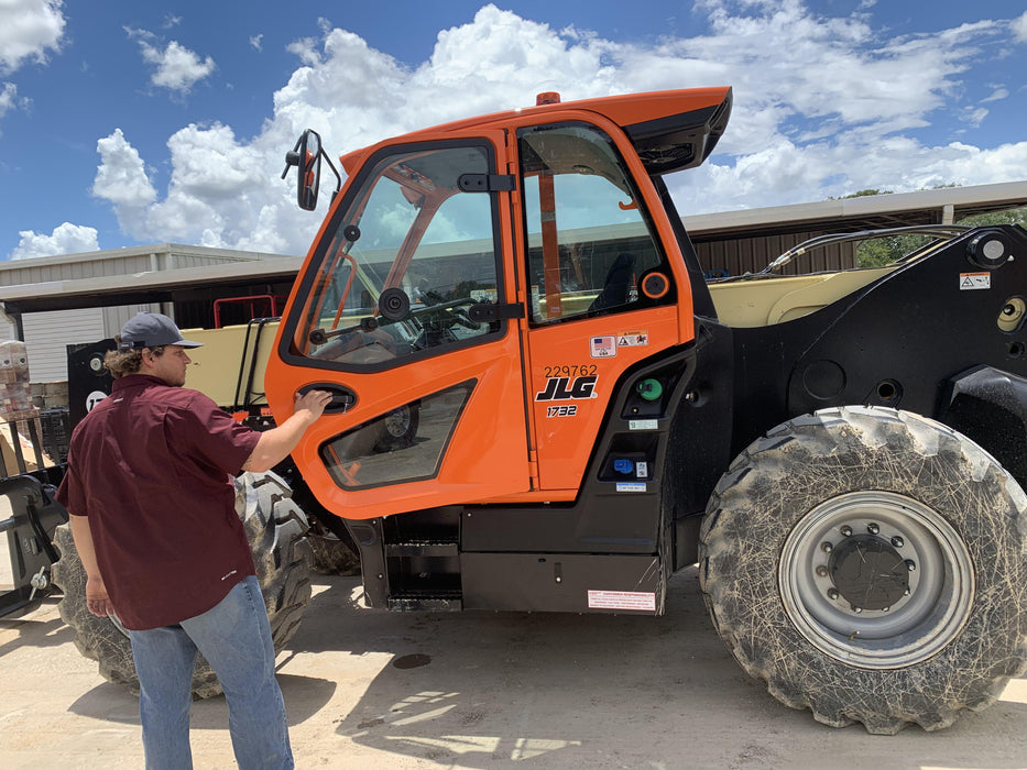 2022 JLG 1732