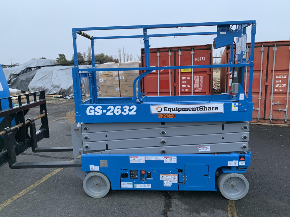 2020 Genie GS-2632 Solid NM Tires, Folding Rails with Half-Height Swing Gate, Beacon, 800W Invertor