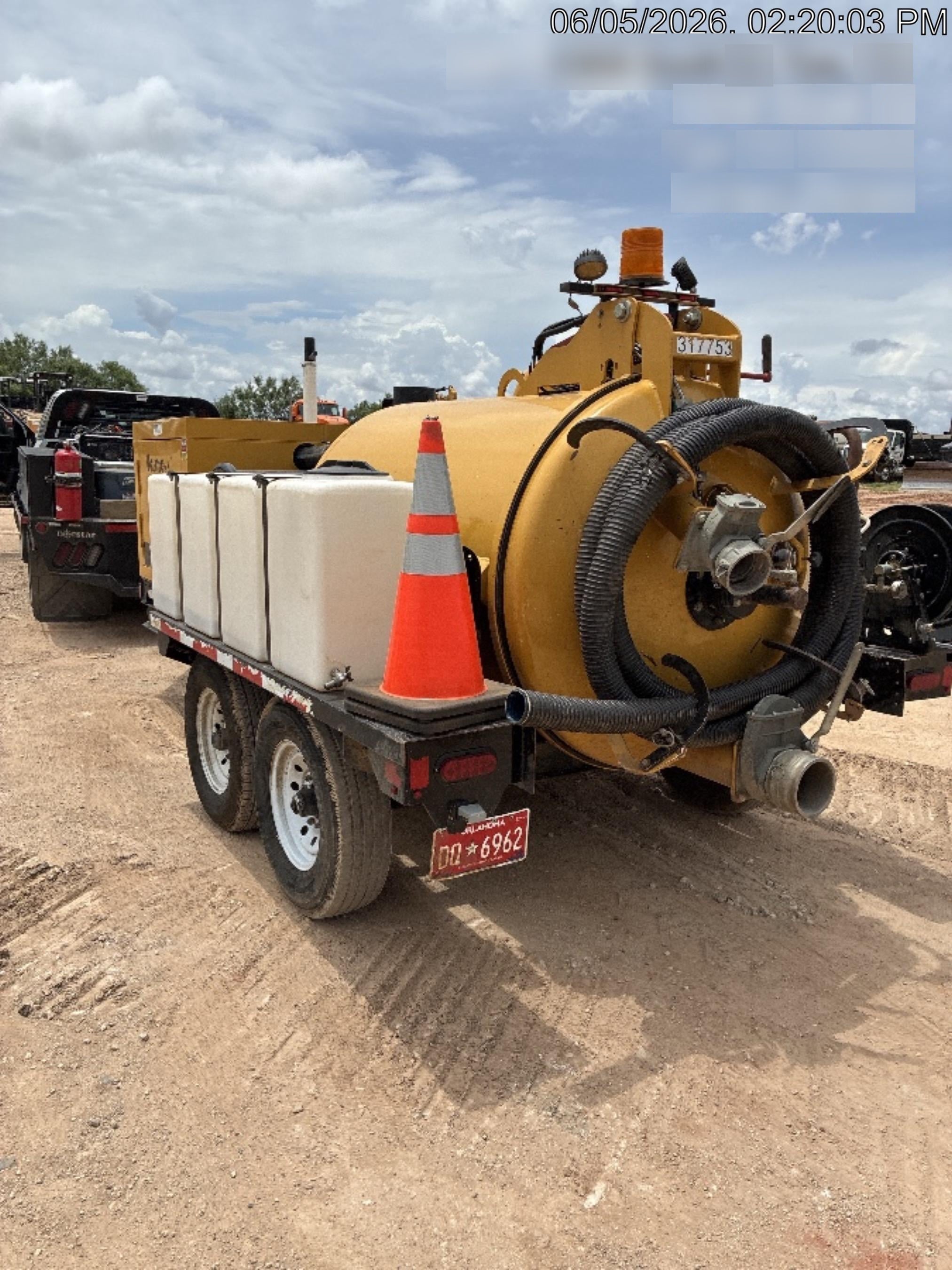 2023 Vac-Tron LP573XDT T4 Koehler Diesel Engine, 500 Gallon Debris Tank, x2 100 Gallon Water Tanks