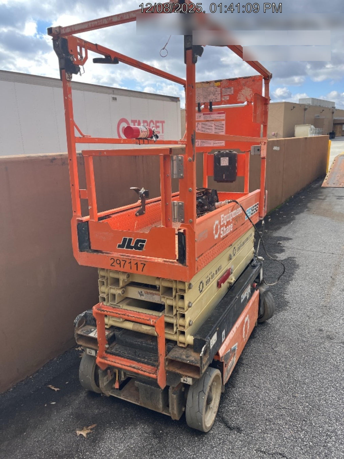 2023 JLG ES1932