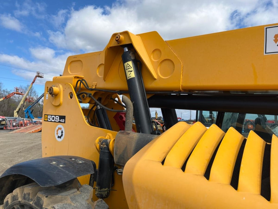 2019 JCB 509-42 Cab/Heat/Air, 74 HP, Solid Tires, STD Worklight, Beacon, Aux Hydraulics, Lifting Eye, Back up Alarm w/66" Carriage/60" Forks