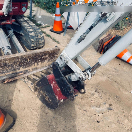 2021 TAKEUCHI TB235-2R