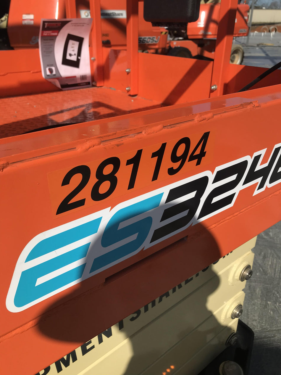 2022 JLG ES3246