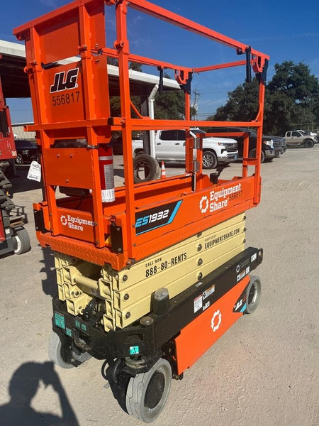 2025 JLG ES1932