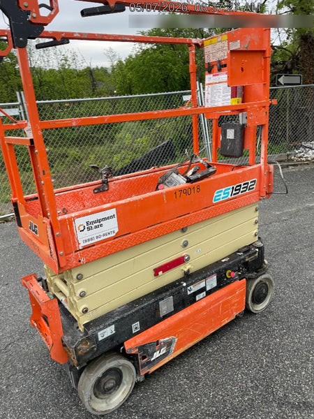 2021 JLG ES1932