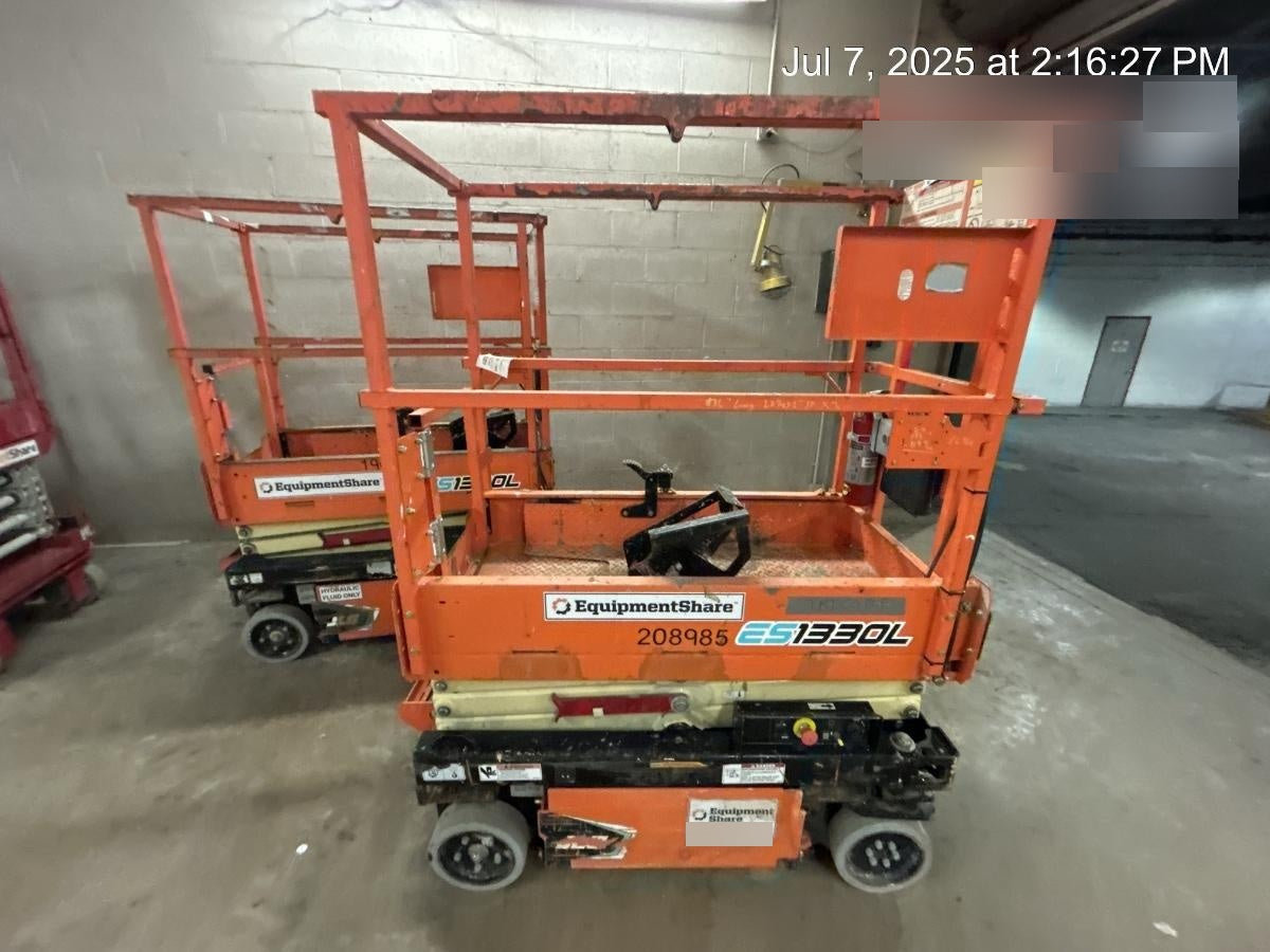 2022 JLG ES1330L