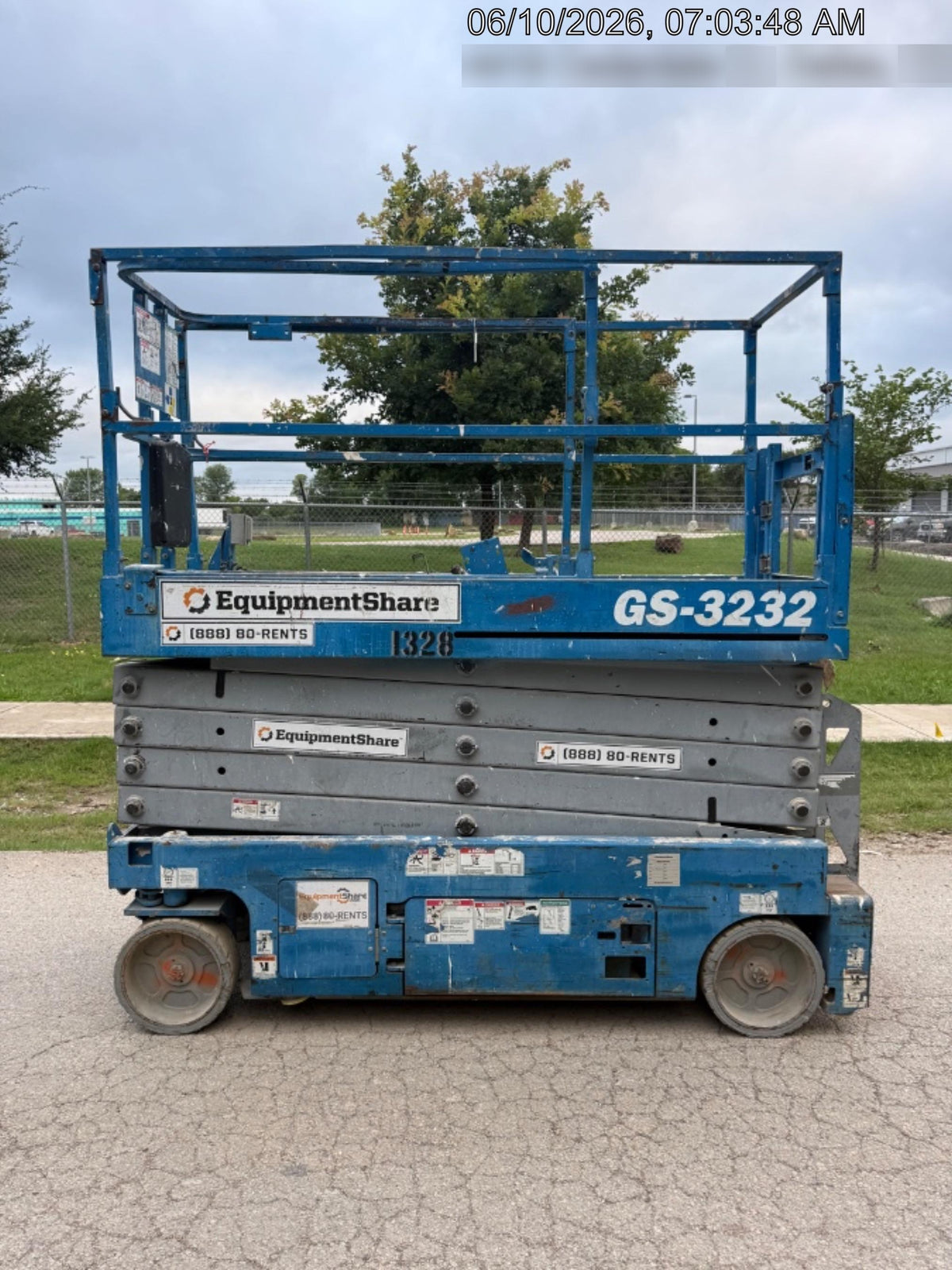 2016 Genie GS-3232 32' Narrow Scissor Lift