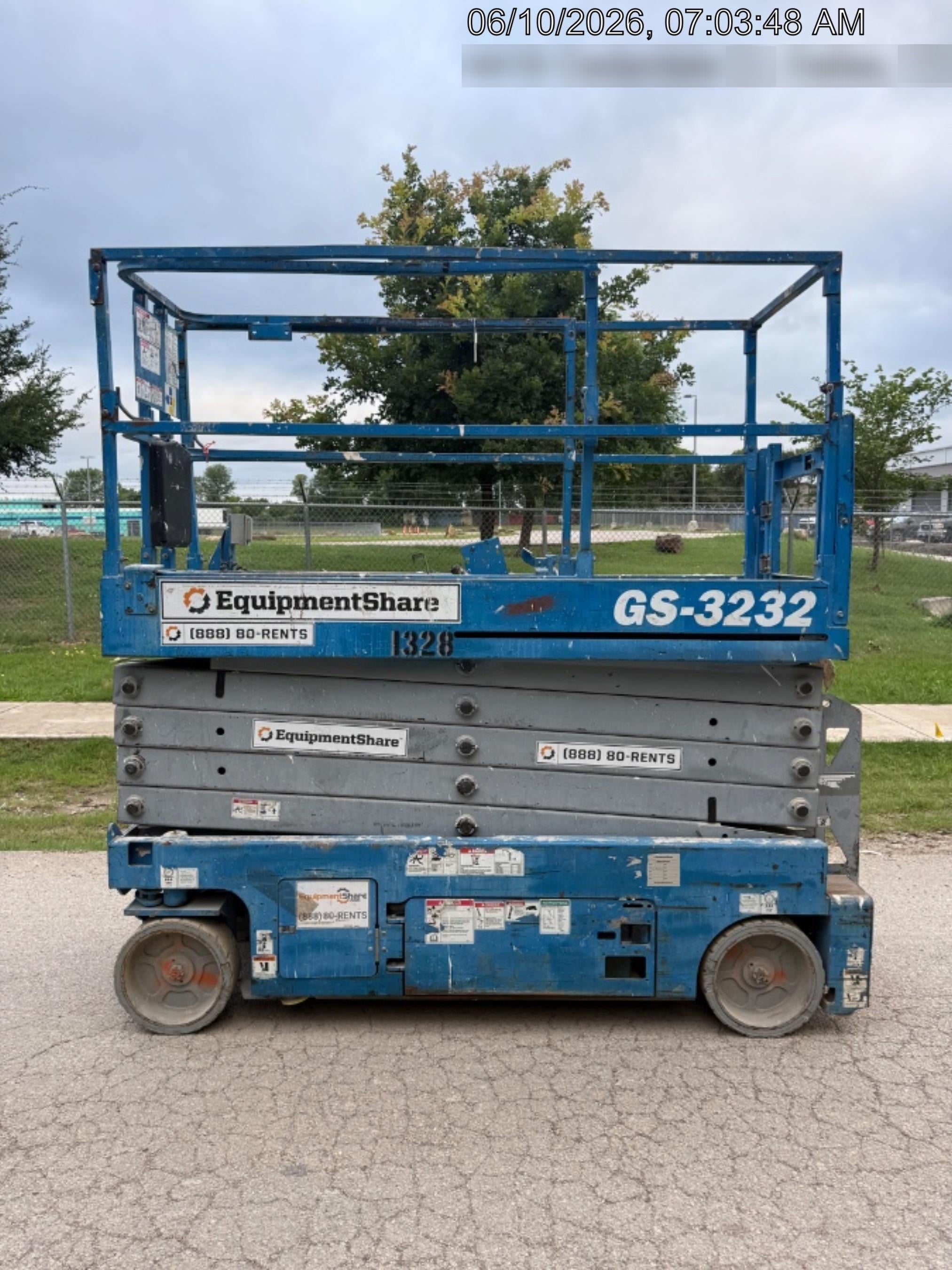 2016 Genie GS-3232 32' Narrow Scissor Lift