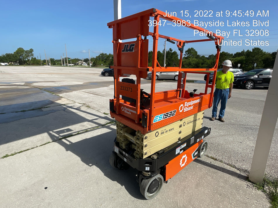2022 JLG ES1932