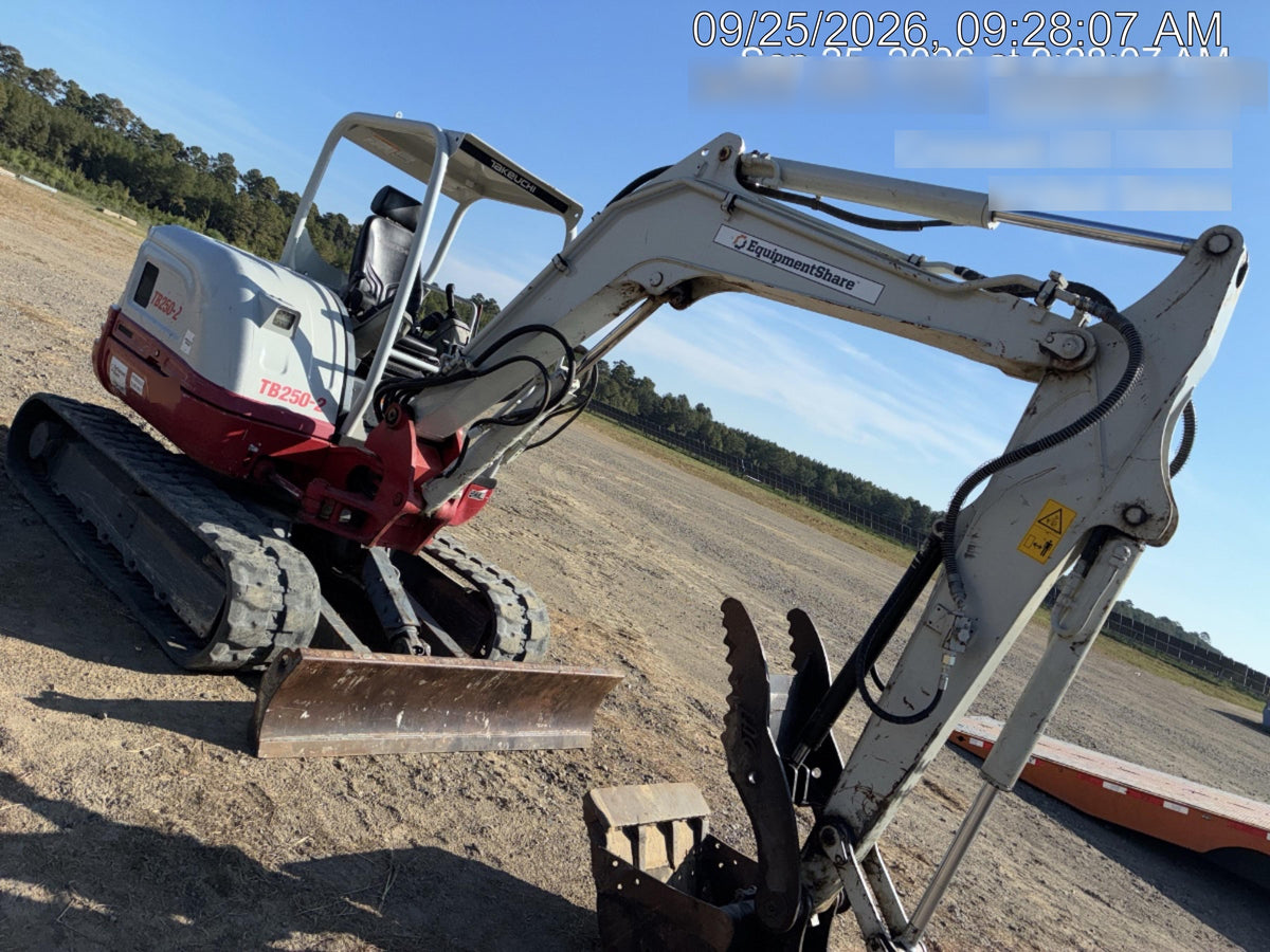 2022 TAKEUCHI TB250-2R