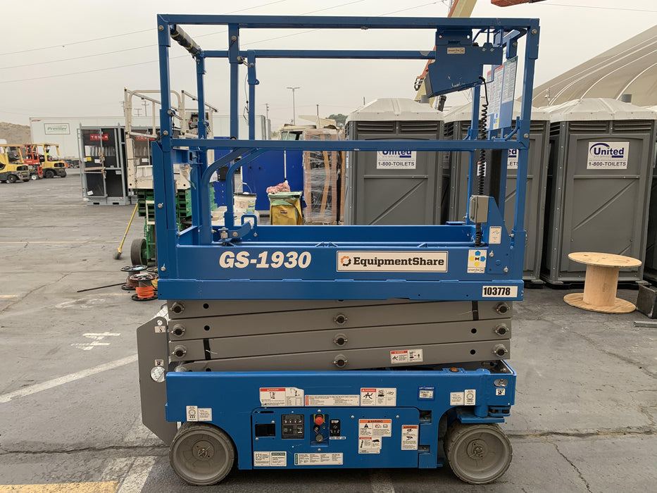 2020 Genie GS-1930 Solid Non Marking Tires, Beacon, Folding rails with half height swing gate, 800W Inverter