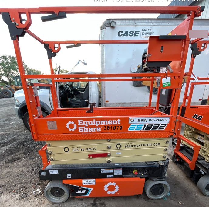 2023 JLG ES1932