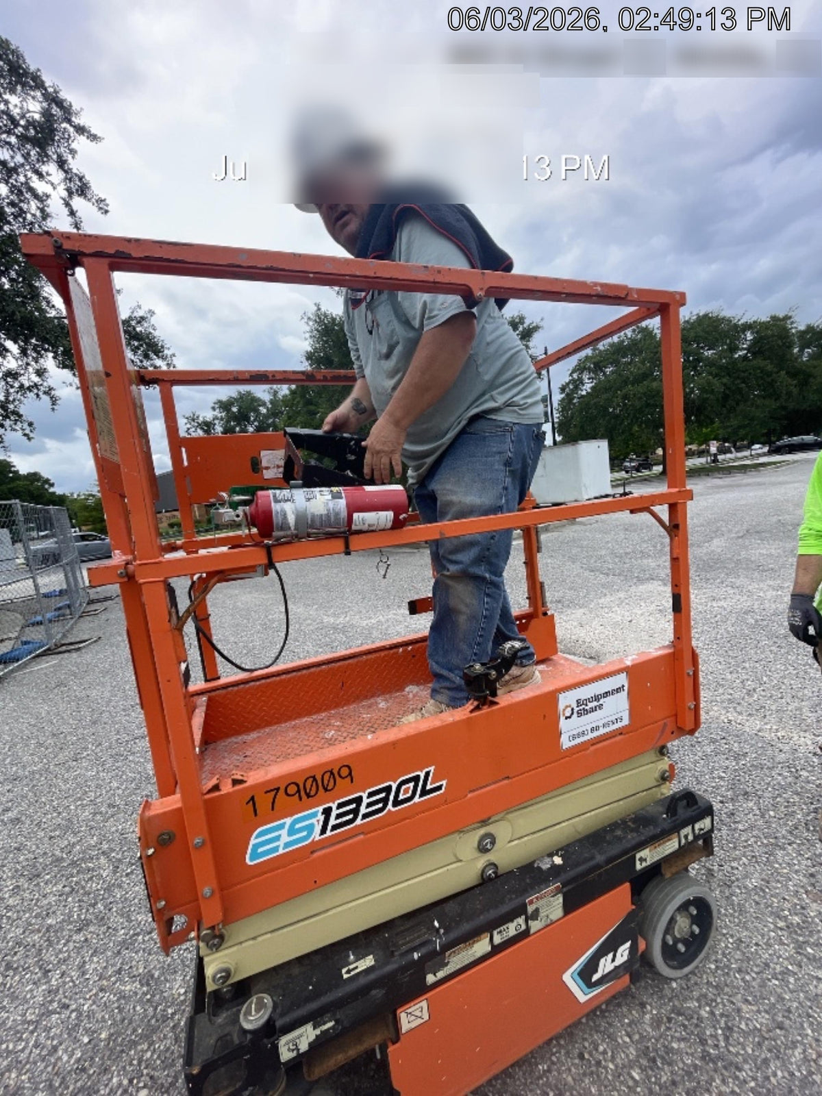 2021 JLG ES1330L