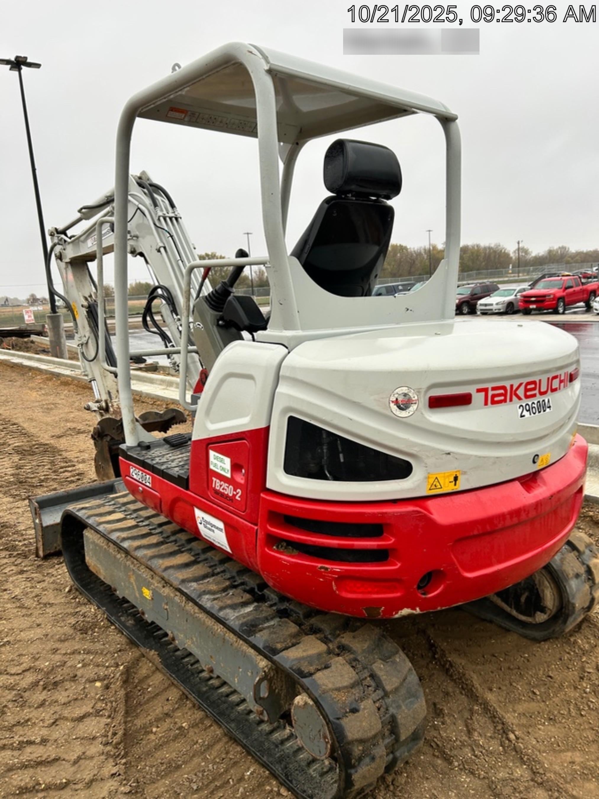2023 TAKEUCHI TB250-2R