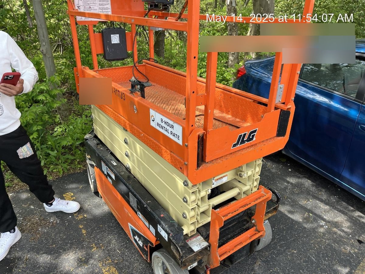2021 JLG ES1932