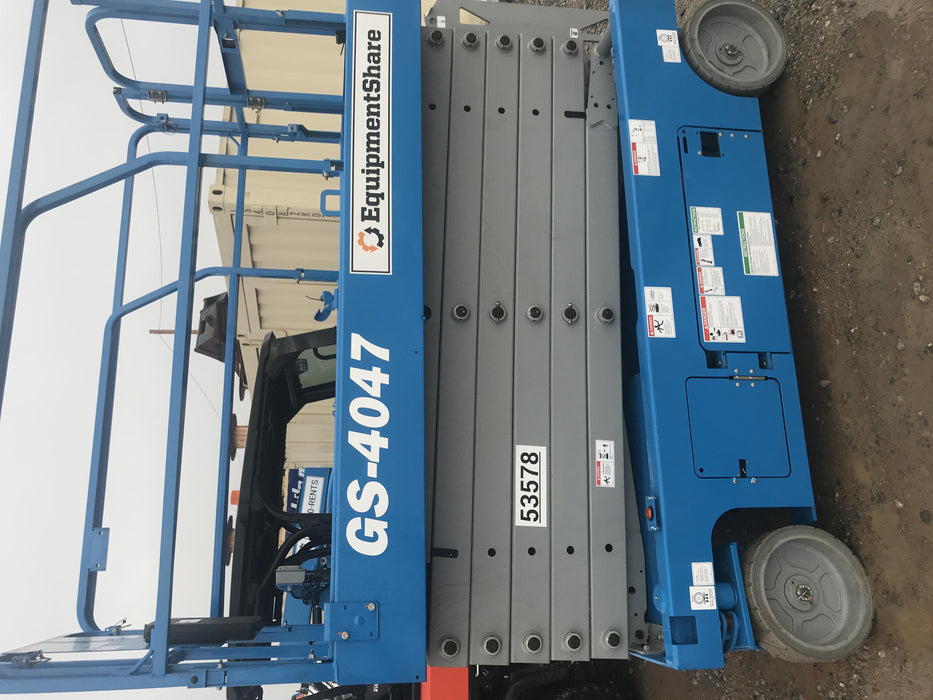 2019 Genie GS-4047 Folding rails with half height swing gate