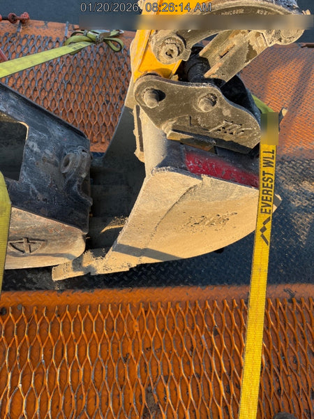 2025 TAKEUCHI 18" HD Bucket - Takeuchi