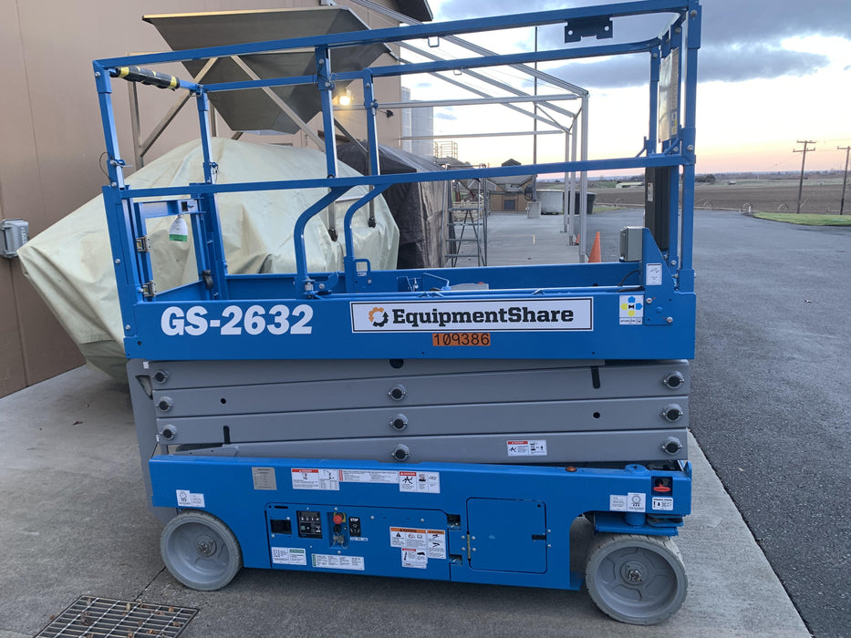 2020 Genie GS-2632 Solid NM Tires, Folding Rails with Half-Height Swing Gate, Beacon, 800W Invertor