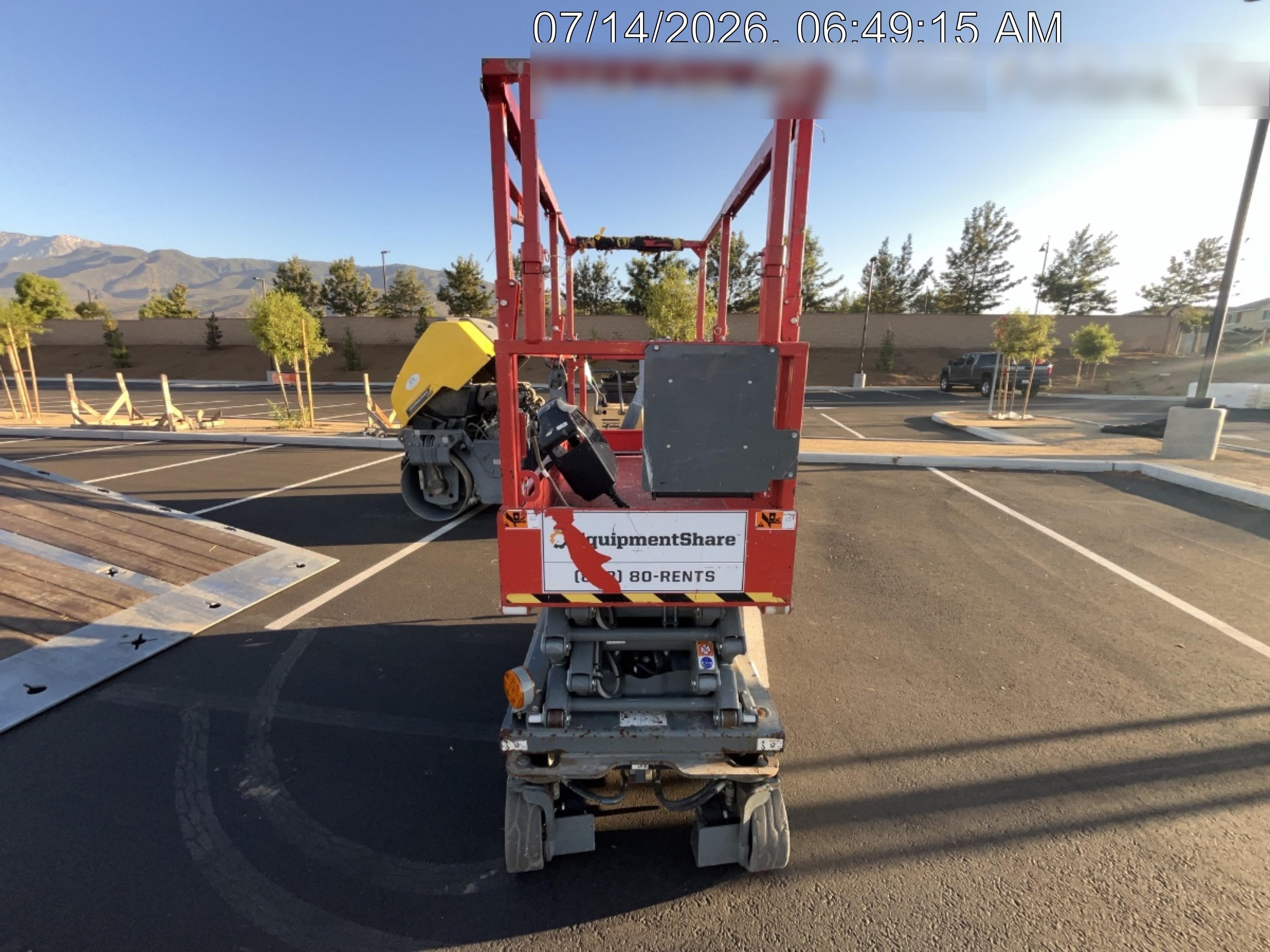 2020 Skyjack SJIII-3219 Solid NM Tires, Half height spring hinged entry gate, Dual Beacons, 800W Inverter