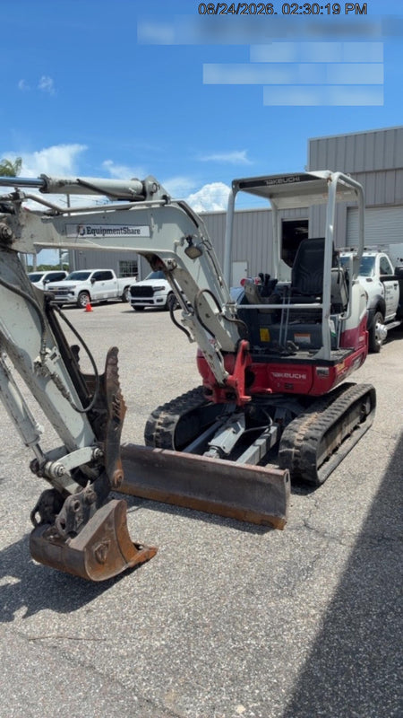 2022 TAKEUCHI TB235-2R