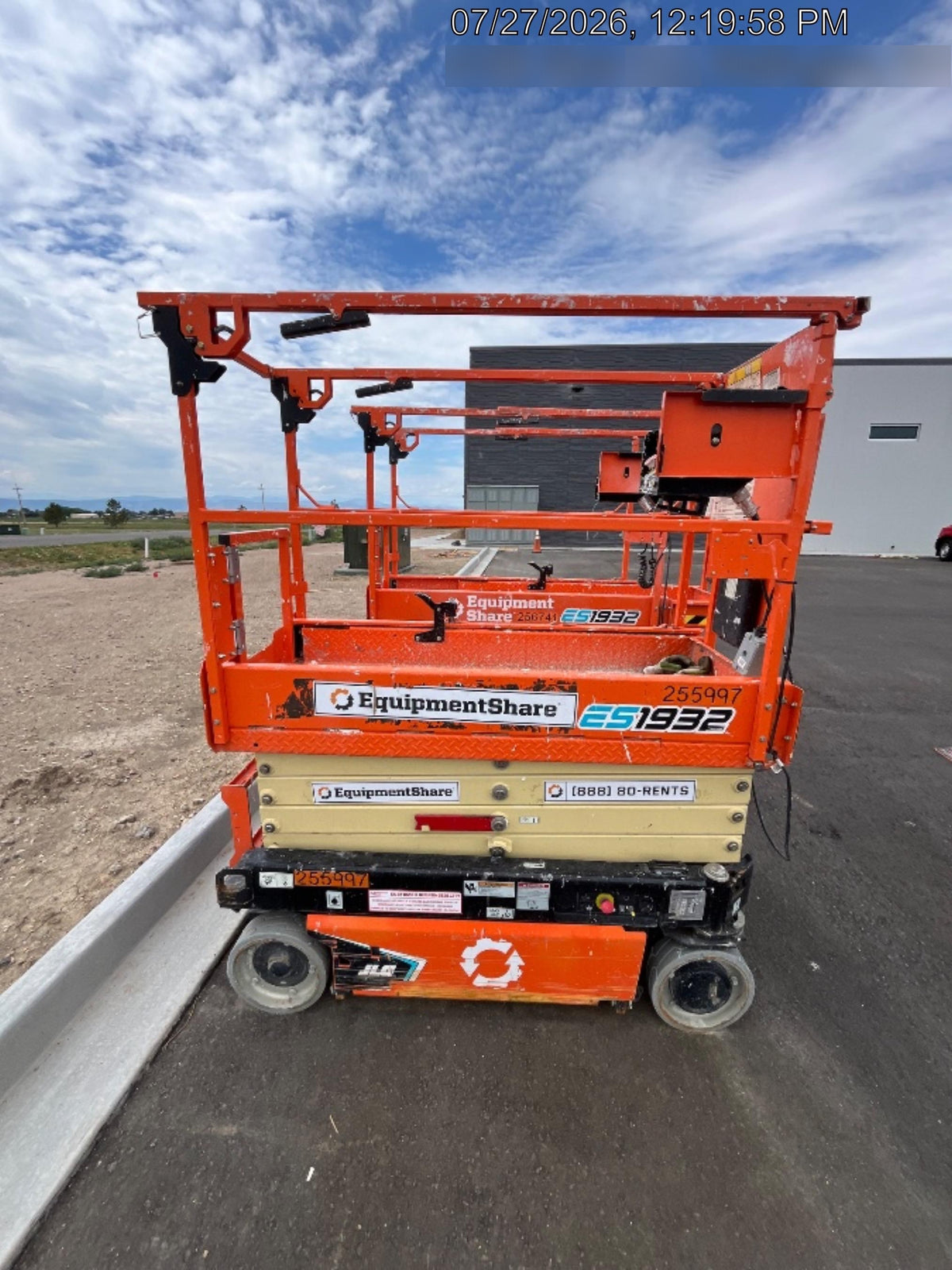 2022 JLG ES1932